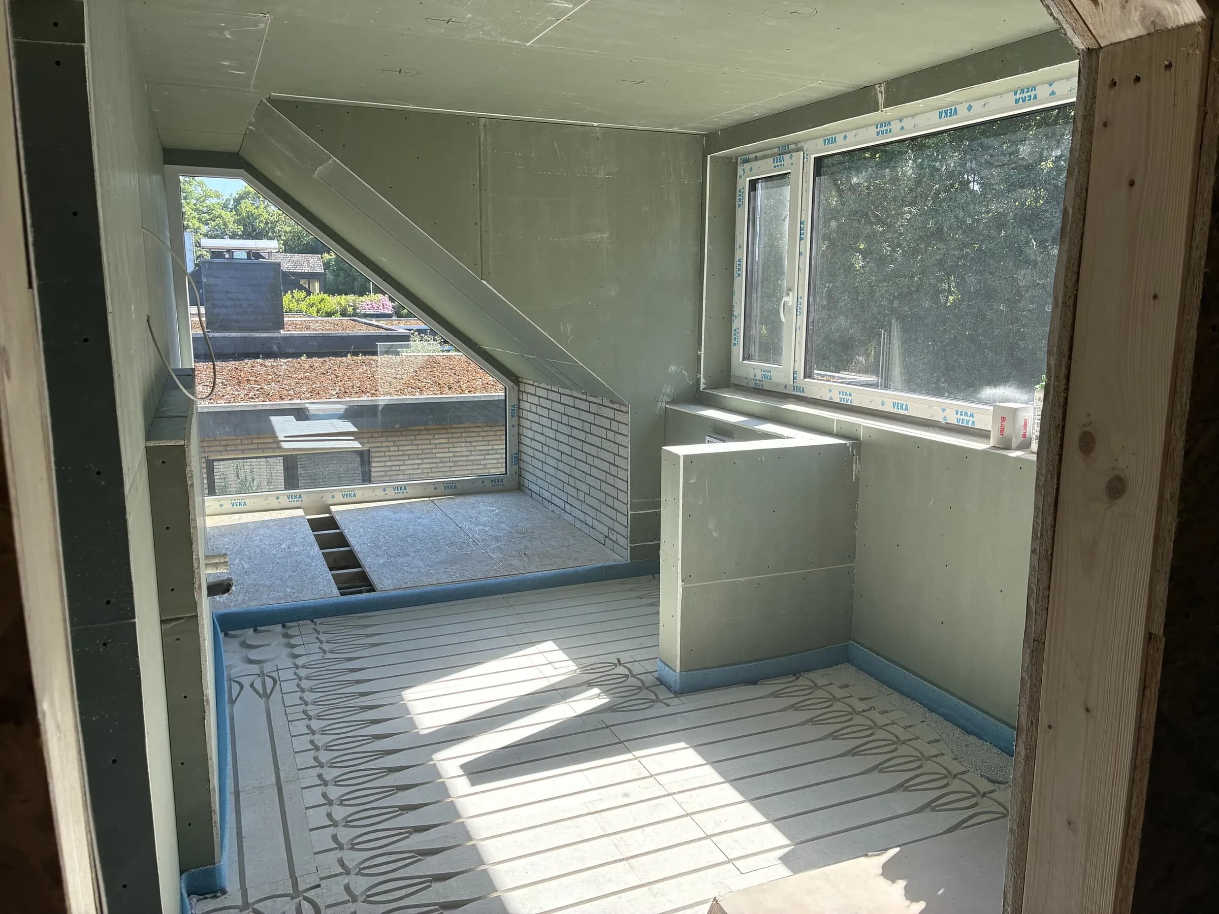 Dachgeschoss: Badezimmer mit Whirlpool entsteht, Foto 1 von 4